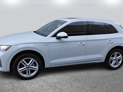 Certified 2024 Audi Q5 e Premium w/ Convenience Package image 3