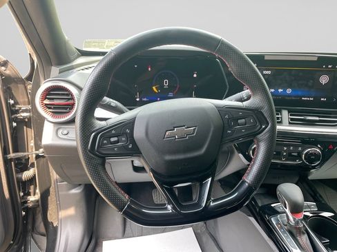 Used 2024 Chevrolet Trax RS w/ Sunroof Package FWD image 23