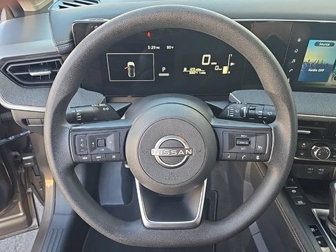 Used 2025 Nissan Kicks SV AWD/4WD image 14