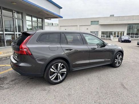 Used 2025 Volvo V60 B5 Cross Country Plus AWD/4WD image 8
