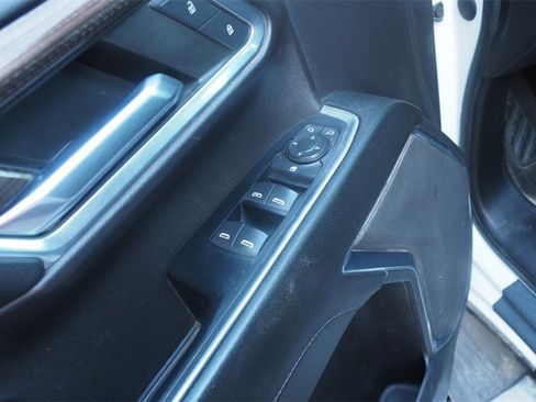 Used 2024 Chevrolet Silverado 2500 LT image 8