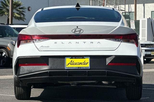 Certified 2026 Hyundai Elantra SE FWD image 5