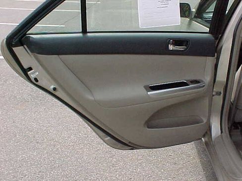 Used 2006 Toyota Camry SE FWD image 19