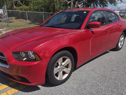Used 2011 Dodge Charger SE RWD image 1