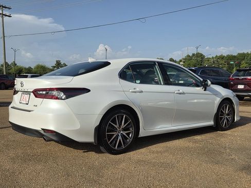 Used 2022 Toyota Camry XLE FWD image 5