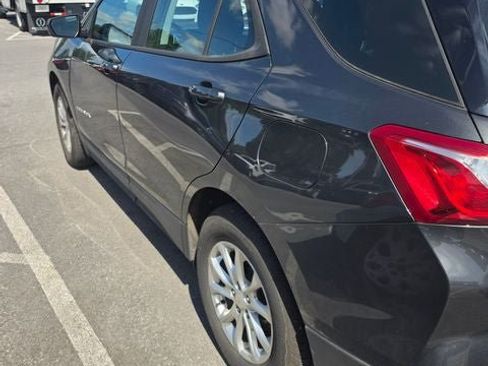 Used 2021 Chevrolet Equinox LS FWD image 4