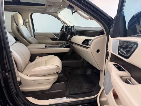 Used 2021 Lincoln Navigator Reserve image 28