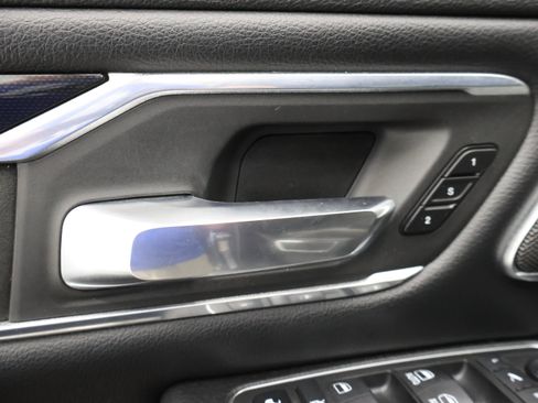 Used 2019 RAM 1500 Laramie AWD/4WD image 42
