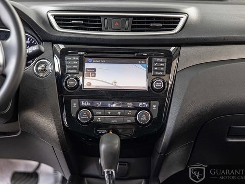 Used 2016 Nissan Rogue SV w/ SV Premium Package AWD/4WD image 37