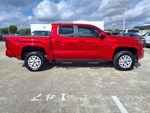 Used 2025 Toyota Tacoma SR5 AWD/4WD image 25