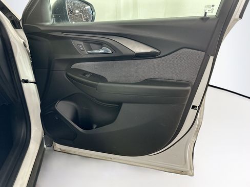 Used 2022 Chevrolet TrailBlazer LS image 31