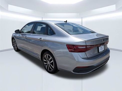 Used 2025 Volkswagen Jetta SE FWD image 7