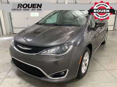 Used 2017 Chrysler Pacifica Touring-L Plus w/ Tire & Wheel Group