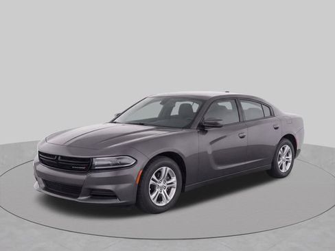 Used 2019 Dodge Charger SXT RWD image 2