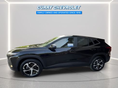 Used 2024 Chevrolet Trax RS w/ Sunroof Package FWD image 9