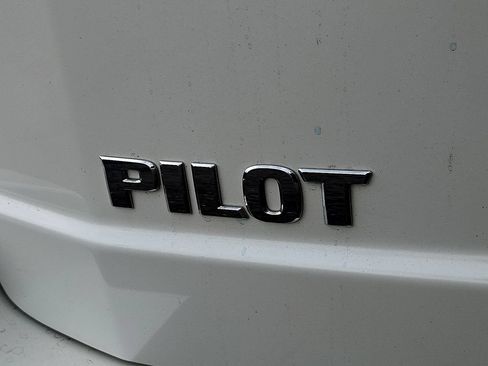 Used 2015 Honda Pilot Touring image 30