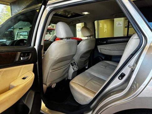 Used 2018 Subaru Outback 2.5i Limited image 16