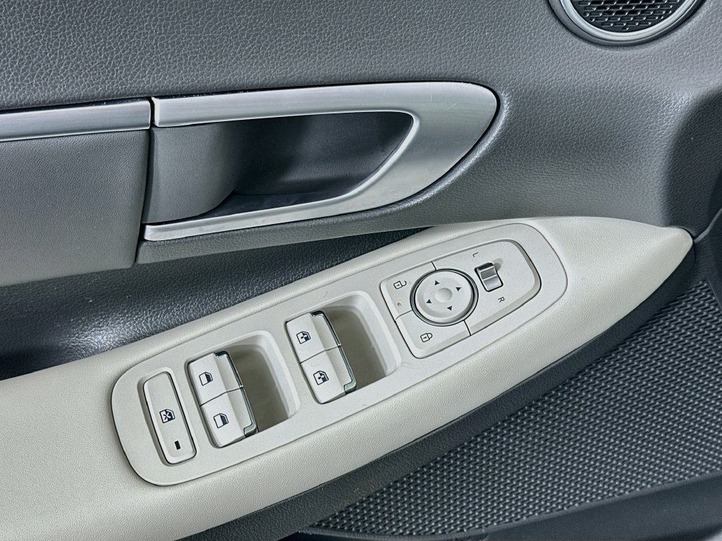 Used 2025 Hyundai Sonata SEL FWD image 17