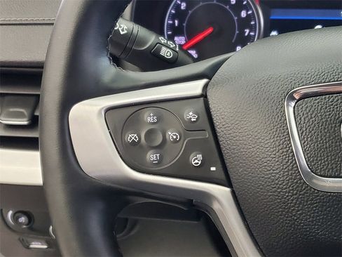 Used 2024 GMC Terrain SLT image 12