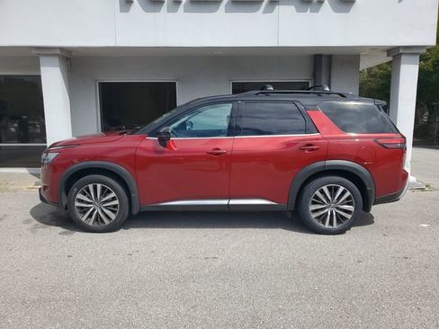 Used 2022 Nissan Pathfinder Platinum w/ Cargo Package image 12