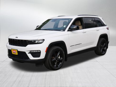 Used 2023 Jeep Grand Cherokee Limited w/ Luxury Tech Group II AWD/4WD image 3