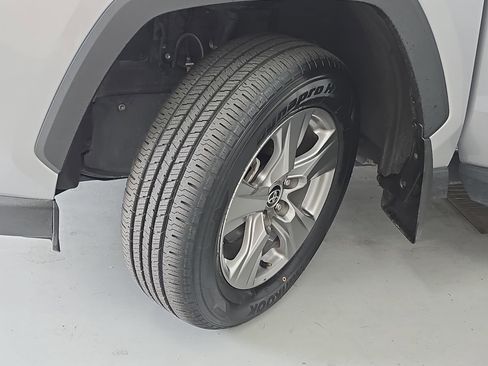 Used 2024 Toyota RAV4 XLE AWD/4WD image 29