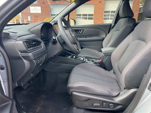 Used 2025 Subaru Forester Premium image 12