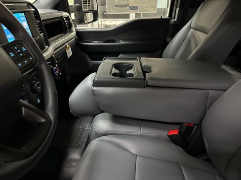 New 2026 Ford F250 XL w/ XL Chrome Package RWD image 20