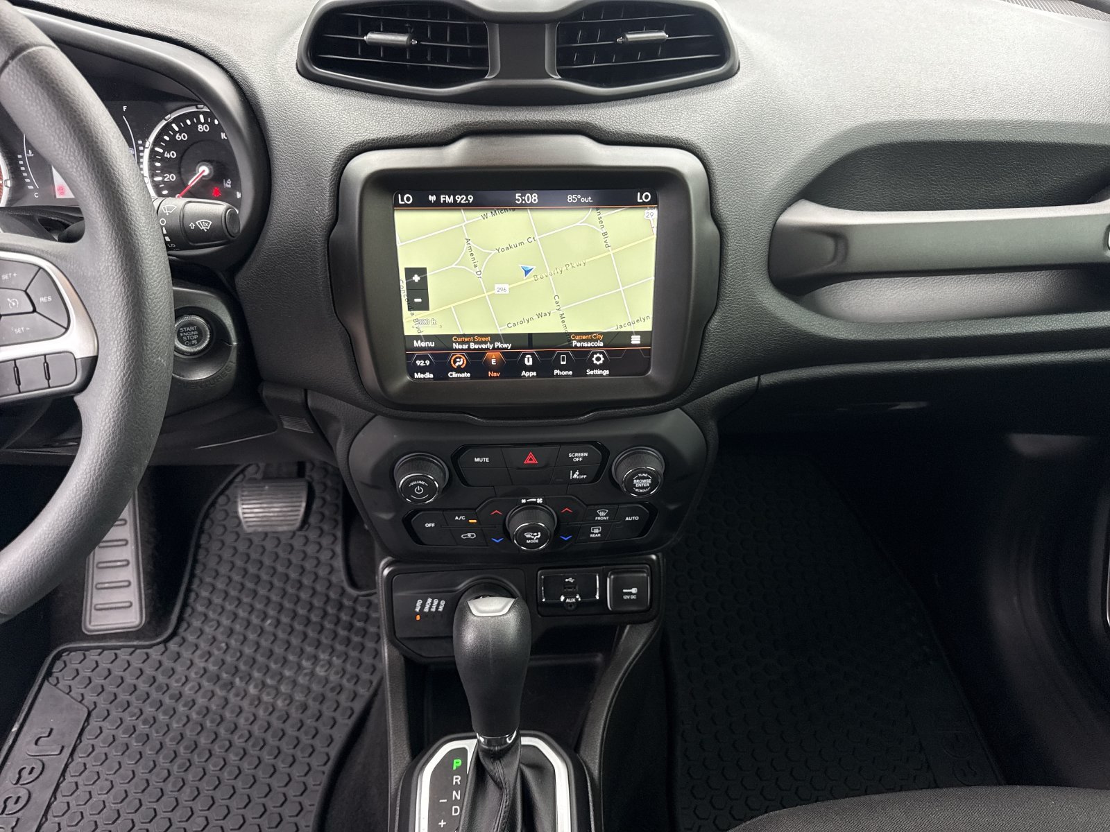 Used 2023 Jeep Renegade Latitude AWD/4WD image 28
