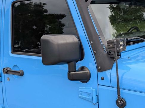 Used 2018 Jeep Wrangler Unlimited Sahara w/ Connectivity Group AWD/4WD image 10