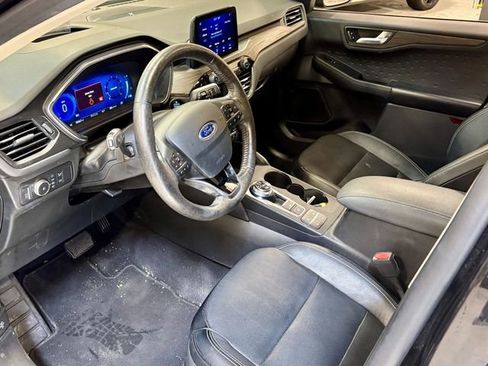 Used 2020 Ford Escape Titanium w/ Titanium Premium Package 2.0 AWD/4WD image 3