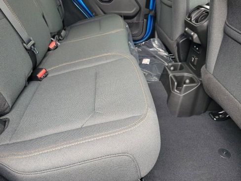 Used 2024 Jeep Wrangler Sahara AWD/4WD image 38