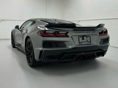 Used 2024 Chevrolet Corvette Z06 w/ Stealth Interior Trim Package RWD image 8