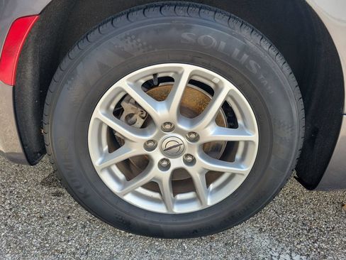 Used 2023 Chrysler Pacifica Touring-L FWD image 5