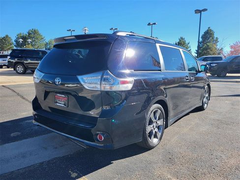 Used 2016 Toyota Sienna SE image 5
