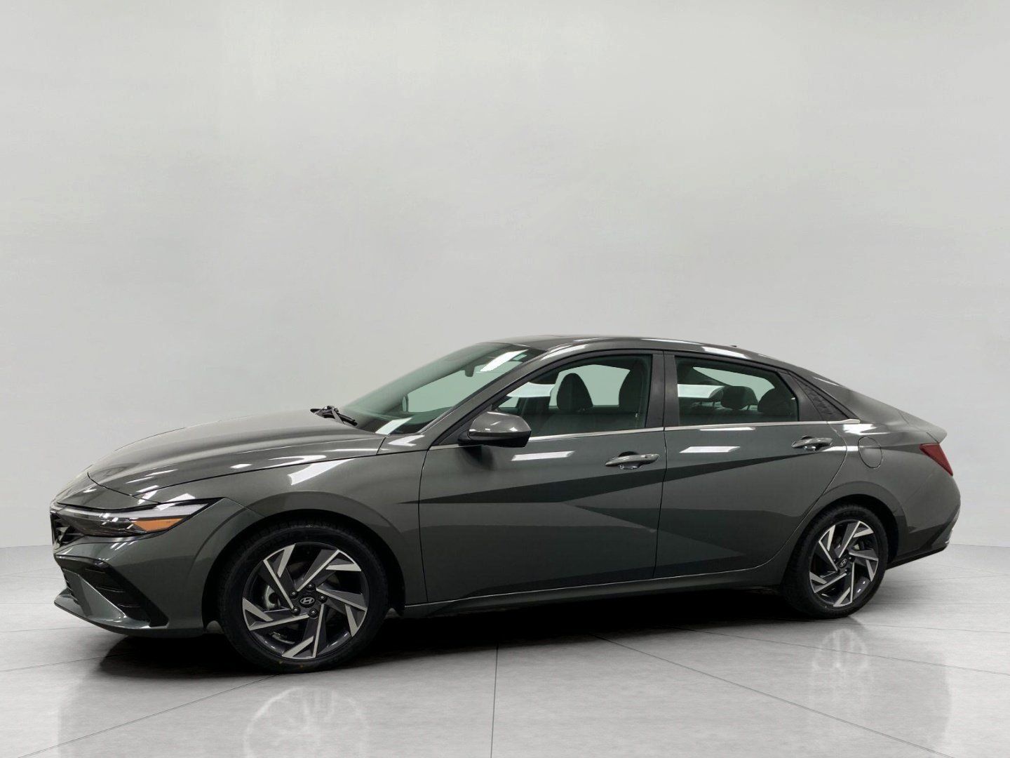 Used 2025 Hyundai Elantra SEL FWD image 8