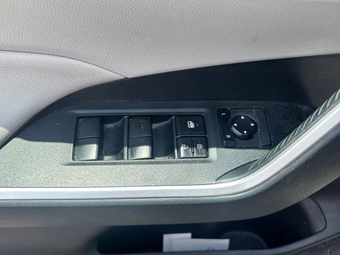 Used 2019 Toyota RAV4 XLE w/ Convenience Package FWD image 7