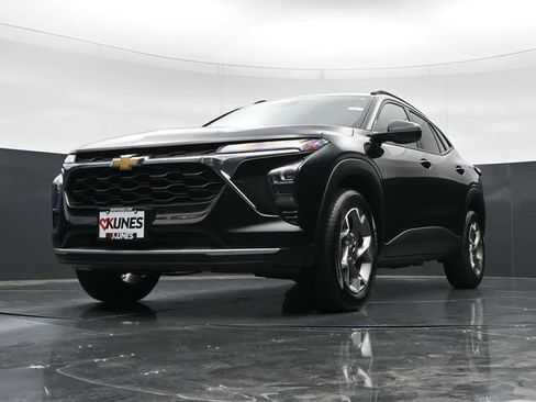 Used 2025 Chevrolet Trax LT w/ LT Convenience Package FWD image 42