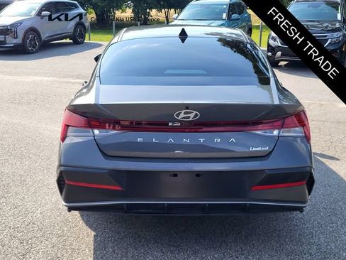 Used 2025 Hyundai Elantra Limited FWD image 3