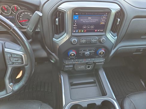 Used 2019 Chevrolet Silverado 1500 RST image 22