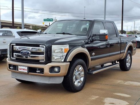 Used 2014 Ford F250 King Ranch w/ King Ranch w/Chrome Package image 4