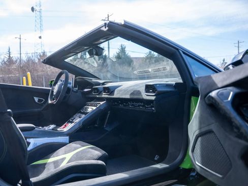 Used 2019 Lamborghini Huracan Performante image 17
