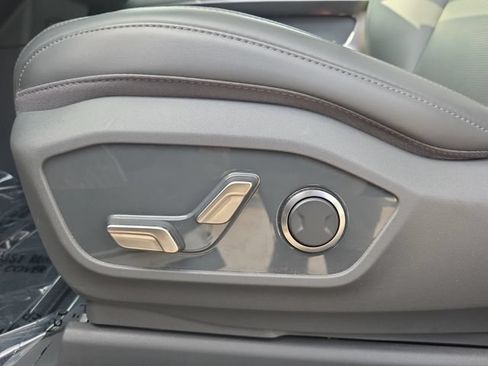 Used 2024 Kia EV9 Light Long Range RWD image 11