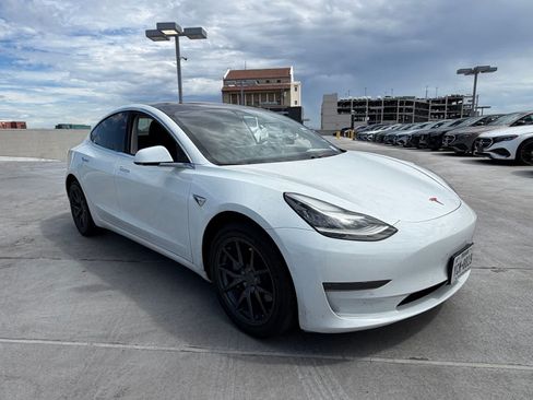 Used 2020 Tesla Model 3 Standard Range RWD image 5