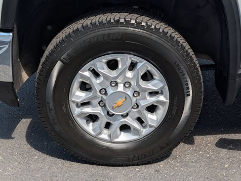 Used 2025 Chevrolet Silverado 2500 LTZ w/ LTZ Convenience Package AWD/4WD image 13
