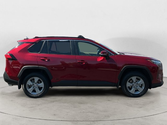 Certified 2022 Toyota RAV4 XLE w/ XLE Grade Weather Package AWD/4WD image 4