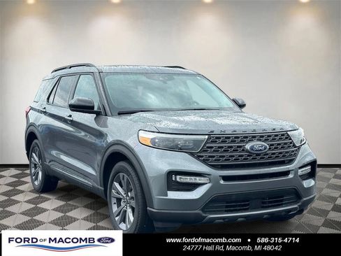 Certified 2023 Ford Explorer XLT w/ Equipment Group 202A AWD/4WD image 1