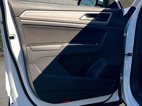 Used 2018 Volkswagen Atlas Launch Edition image 17