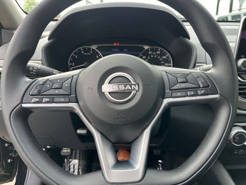 Used 2025 Nissan Altima 2.5 SV FWD image 29