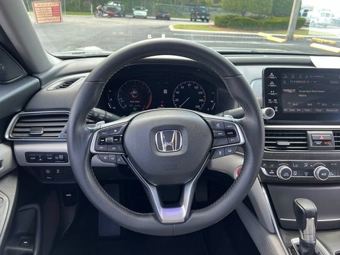 Used 2018 Honda Accord Touring image 16